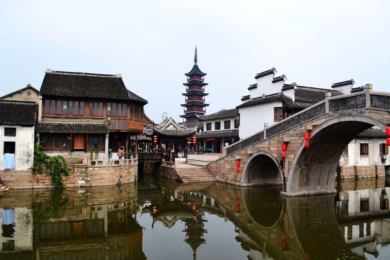 哈尔滨小哥招待南方游客后收到两大箱特产，感动落泪：来时是客，走后是亲